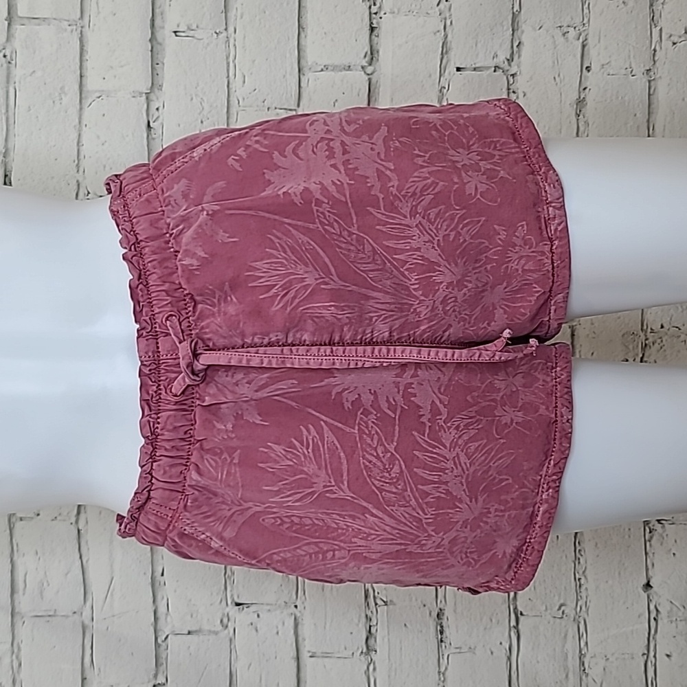 AE Beachy High Rise Tropical/Hawaiian Drawstring Pull On Shorts in Antique Rose